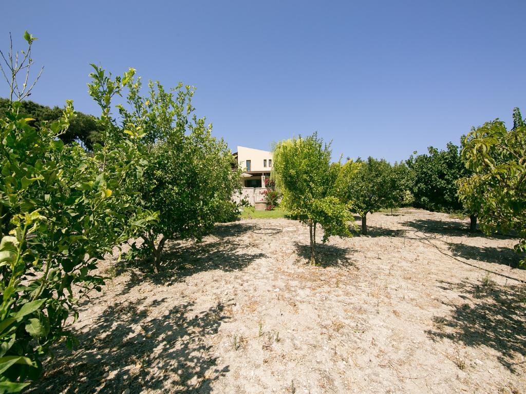 Villa Russelia Kalavarda Exterior photo