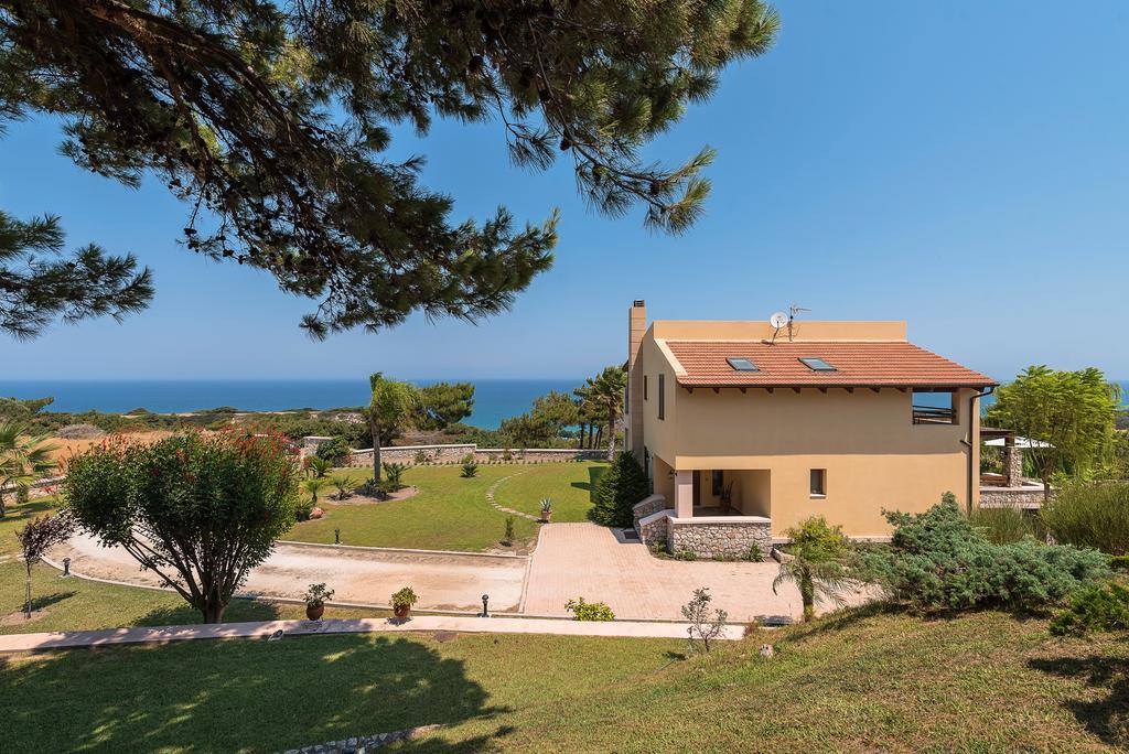 Villa Russelia Kalavarda Exterior photo