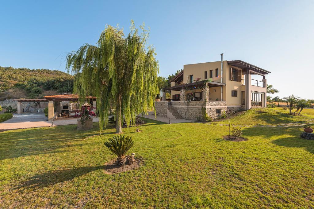 Villa Russelia Kalavarda Exterior photo