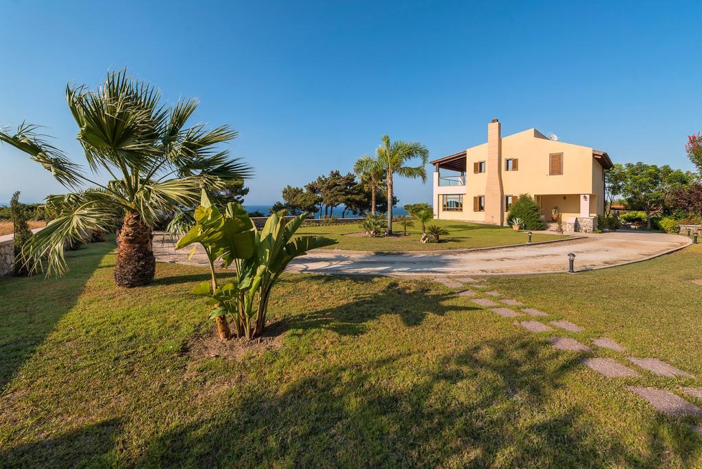 Villa Russelia Kalavarda Exterior photo