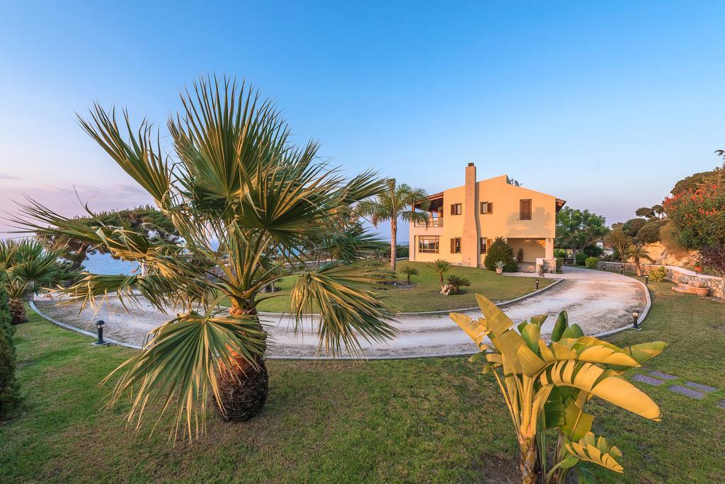 Villa Russelia Kalavarda Exterior photo