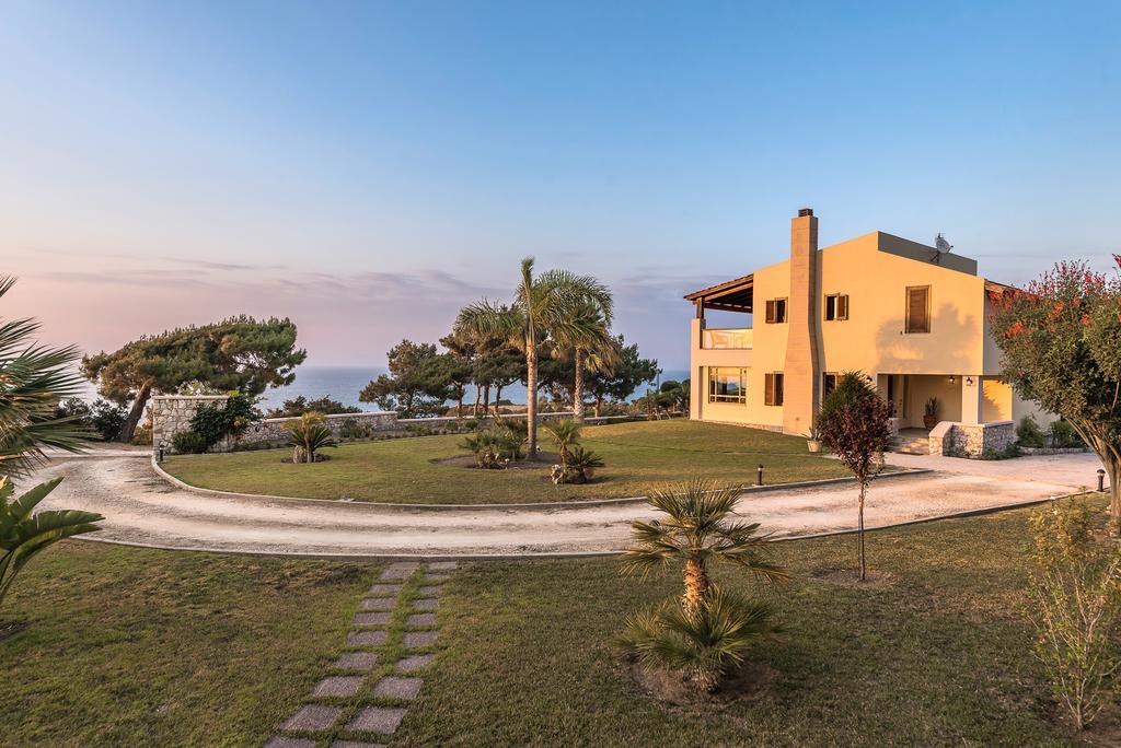 Villa Russelia Kalavarda Exterior photo