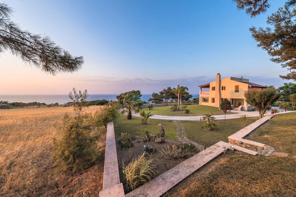 Villa Russelia Kalavarda Exterior photo